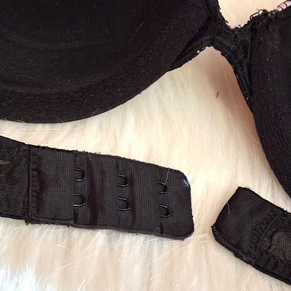 VS Scandalous Very Sexy Push-Up Pigeonnant Bra - 32B (EUC) - Picture 7 of 13